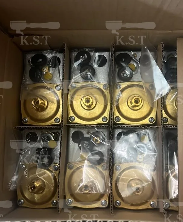 کارتن پرشرسویچهای سه فاز اورجینال Sirai P302 با فلنج و دیافراگم برنجی در انبار اسپرسو تکنیک